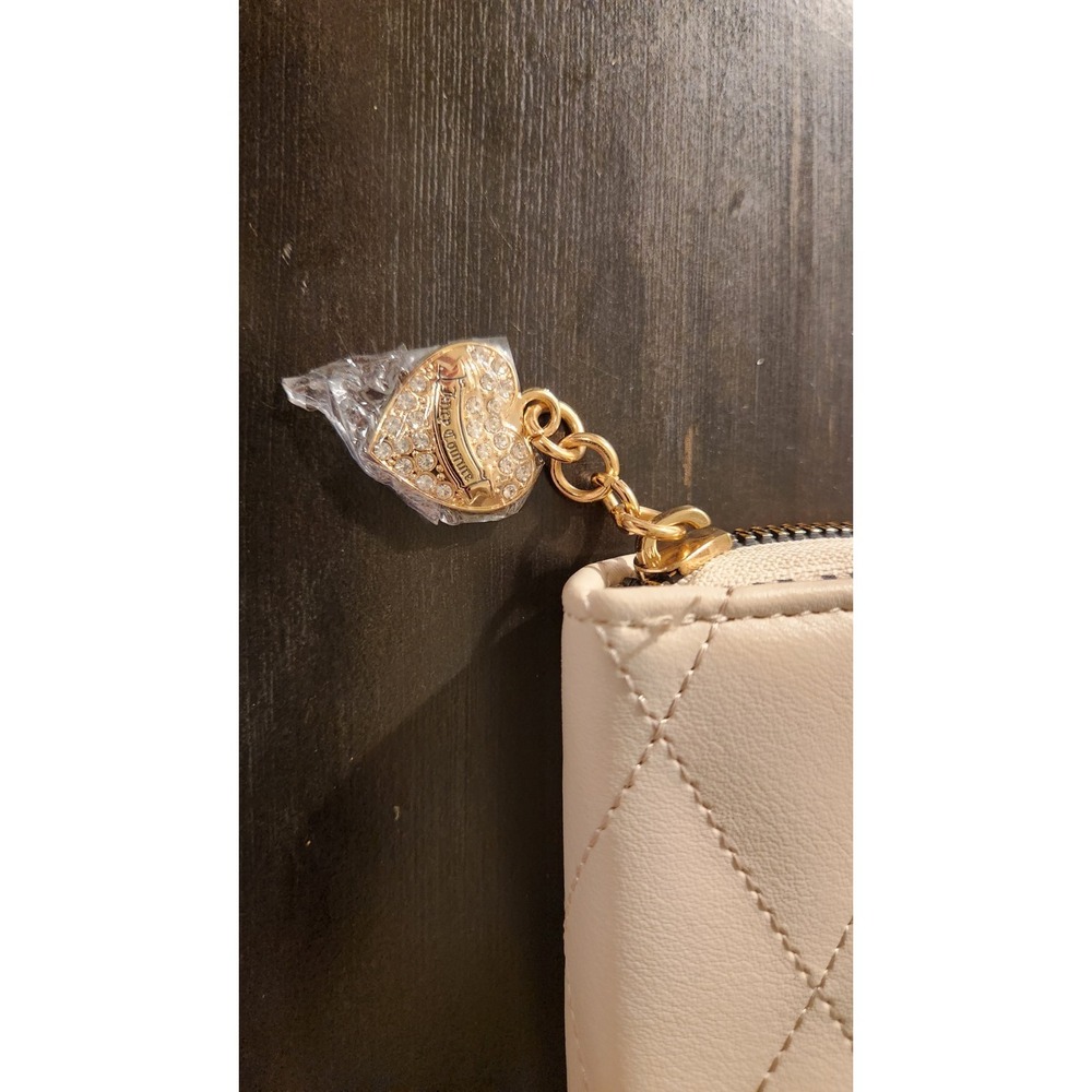 Juicy couture wallet‎ NWT and plastic seal on charm - Picture 2 of 6